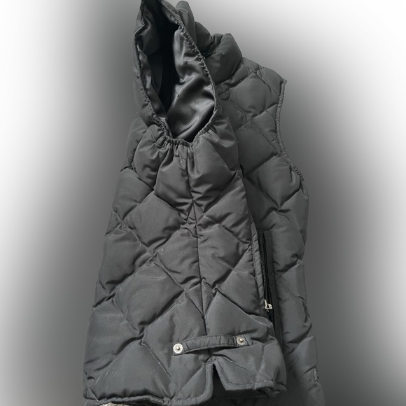 Woman’s Tommy Hilfiger Diamond Quilted Puffer Vest - Picture 4 of 6
